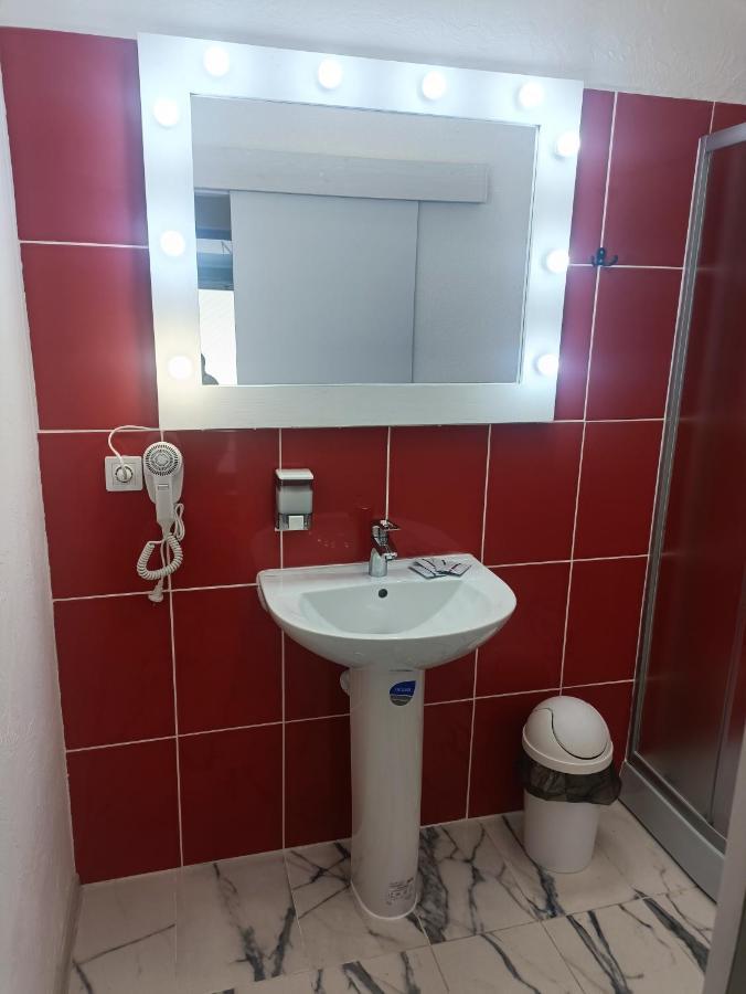 Hotel Mirage Czerniowce Zewnętrze zdjęcie